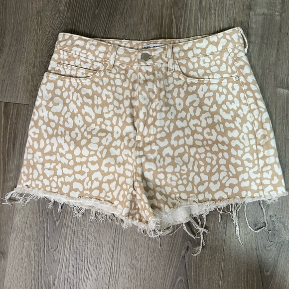 Zara Pants - Zara Tan and White Leopard Print Jean Shorts